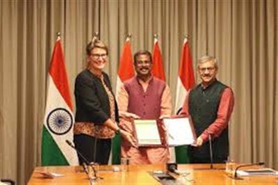 केंद्रीय शिक्षा मंत्री श्री धर्मेंद्र प्रधान की उपस्थिति में तीन प्रतिष्ठित विदेशी उच्च शिक्षा संस्थानों—ब्रिस्टल विश्वविद्यालय, यॉर्क विश्वविद्यालय और यूनिवर्सिटी ऑफ न्यू साउथ वेल्स—को भारत में अपने परिसर स्थापित करने हेतु अनुमोदन पत्र प्रदान किए गए