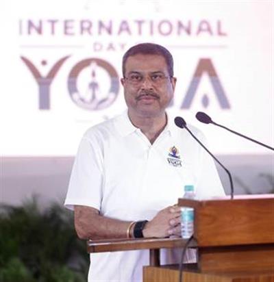 केंद्रीय शिक्षा मंत्री श्री धर्मेंद्र प्रधान ने दिल्ली विश्वविद्यालय में 12वें अंतर्राष्ट्रीय योग दिवस समारोह का नेतृत्व किया