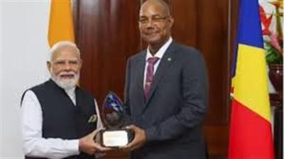 प्रधानमंत्री को राष्‍ट्रपति के विशेष सम्‍मान 'गार्जियन ऑफ द ब्‍ल्‍यू हॉरिजन' से सम्मानित किया गया