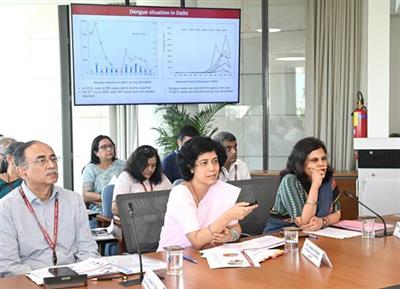 केंद्रीय स्वास्थ्य मंत्री श्री जेपी नड्डा ने दिल्ली में डेंगू को लेकर तैयारियों पर उच्च स्तरीय समीक्षा बैठक की अध्यक्षता की