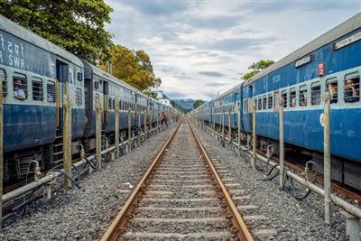 भारतीय रेल ने एसईसीआर में रायपुर डिवीजन के 13 स्टेशनों के लिए 226 करोड़ रुपये की इलेक्ट्रॉनिक इंटरलॉकिंग परियोजना को मंजूरी दी