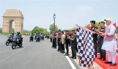 कारगिल विजय दिवस 2026: रक्षा मंत्री ने राष्ट्रीय समर स्मारक से कारगिल युद्ध स्मारक तक मोटरसाइकिल यात्रा को हरी झंडी दिखाकर रवाना किया