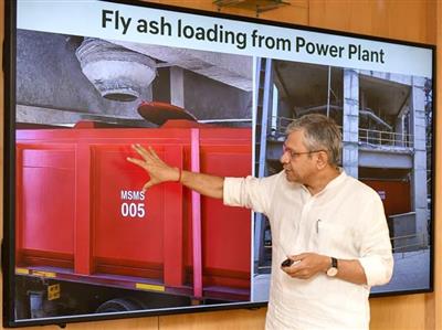 रेल मंत्री अश्विनी वैष्णव ने भारत के माल ढुलाई संचालन को मज़बूत करने के लिए 'रिफॉर्म एक्सप्रेस' के तहत आठ और संरचनात्मक सुधारों की घोषणा की