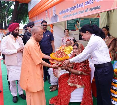 मुख्यमंत्री ने जनपद अमरोहा में धनौरा एवं अमरोहा विधान सभा क्षेत्रों की 207 करोड़ रु0 से अधिक लागत की 43 विकास परियोजनाओं का लोकार्पण एवं शिलान्यास किया