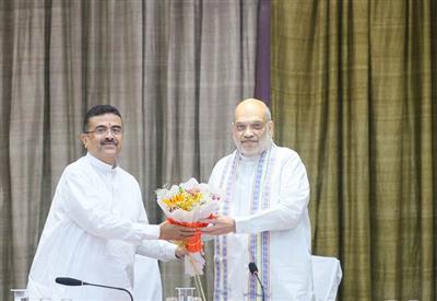केन्द्रीय गृह एवं सहकारिता मंत्री श्री अमित शाह ने आज पश्चिम बंगाल की राजधानी कोलकाता में राज्य की कानून-व्यवस्था की समीक्षा बैठक की अध्यक्षता की