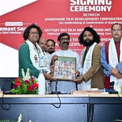 सरकार द्वारा वित्तीय सहायता, अंतरराष्ट्रीय साझेदारी और वैश्विक प्रचार के माध्यम से भारतीय फिल्म निर्माताओं को समर्थन