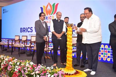 रचनात्मक अर्थव्यवस्था के लिए प्रमुख अंतरराष्ट्रीय मार्केटप्‍लेस 'ब्रिक्स वेव्स बाज़ार' ने मुंबई में ब्रिक्स सदस्य और भागीदार देशों के 500 से अधिक प्रतिनिधियों को एकत्रित किया