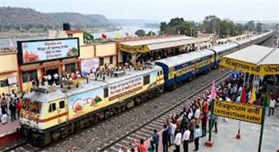 भारतीय रेलवे ने चित्रकूट के लिए सीधी रेल कनेक्टिविटी मजबूत करने के उद्देश्य से चित्रकूटधाम कर्वी-कानपुर सेंट्रल और प्रतापगढ़-कानपुर सेंट्रल एक्सप्रेस सेवाओं के विलय को मंजूरी दी