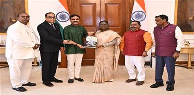 राष्ट्रीय अनुसूचित जाति आयोग ने भारत की माननीय राष्ट्रपति श्रीमती द्रौपदी मुर्मु को वार्षिक रिपोर्ट-2024-25 प्रस्तुत की