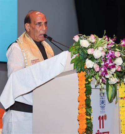 ज्ञान अर्जित करो, संवैधानिक माध्यमों से अन्याय पर सवाल उठाओ और लोकतांत्रिक तरीकों से बदलाव लाओ: रक्षा मंत्री का युवाओं से आह्वान