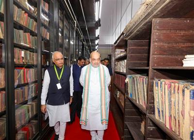केन्द्रीय गृह एवं सहकारिता मंत्री श्री अमित शाह ने आज मुंबई में एशियाटिक सोसाइटी ऑफ मुंबई द्वारा आयोजित गणेश ज्ञानार्थी प्रदर्शनी का उद्घाटन किया