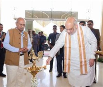 केन्द्रीय गृह एवं सहकारिता मंत्री श्री अमित शाह ने आज कर्नाटक के हुबली में JGMM मेडिकल कॉलेज और KLE हॉस्पिटल एंड मेडिकल रिसर्च सेंटर के कैंपस का दौरा किया