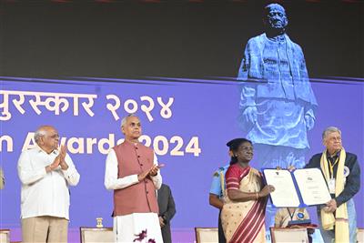 भारत की राष्ट्रपति ने 72वें राष्ट्रीय फिल्म पुरस्कार प्रदान किए; श्री अनंत नाग को दादासाहब फाल्के पुरस्कार से सम्मानित किया