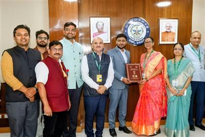 रक्षा अनुसंधान एवं विकास संगठन ने क्वांटम अनुप्रयोगों हेतु 20 मिलीकेल्विन क्षमता वाले डाइल्यूशन रेफ्रिजरेटर के स्वदेशी विकास के लिए प्रौद्योगिकी विकास निधि योजना के तहत एक स्टार्ट-अप के साथ अपने पहले उच्च-मूल्य वाले गहन-प्रौद्योगिकी परियोजना समझौते पर हस्ताक्षर किए