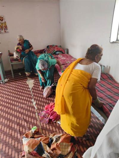 महाराष्ट्र के कारगणी स्थित 'जय श्रीराम सीनियर सिटिज़न होम' के वरिष्ठ नागरिकों ने स्वच्छता अभियान में मिसाल पेश की