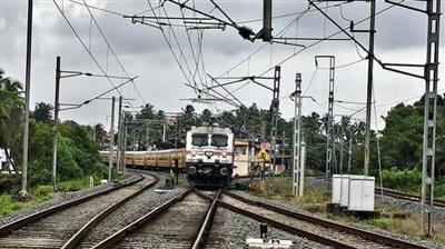 भारतीय रेलवे ने दक्षिण तट रेलवे के विजयवाड़ा के माध्यम से  मछलीपट्टनम और कुरनूल शहर के बीच नई त्रि-साप्ताहिक ट्रेन को मंजूरी दी