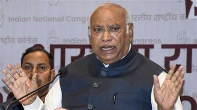 बैलेट बनाम ईवीएम: खड़गे के एक दांव ने क्यों बढ़ा दी सियासी गलियारों की बेचैनी?