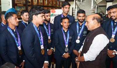 रक्षा मंत्री ने 2026 एशियाई खेलों में रिकॉर्ड 27 पदक जीतने वाले सेना के खिलाड़ियों को सम्मानित किया