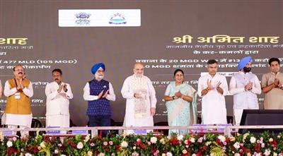 केन्द्रीय गृह एवं सहकारिता मंत्री श्री अमित शाह आज दिल्ली में यमुना पुनरुद्धार से जुड़ी ₹8,941 करोड़ की परियोजनाओं के लोकार्पण एवं शिलान्यास समारोह में शामिल हुए