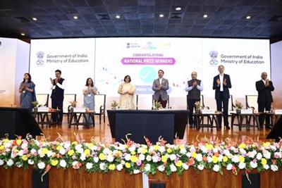 केंद्रीय शिक्षा राज्य मंत्री ने 'विकसित भारत बिल्डाथॉन 2025' के विजेताओं को सम्मानित किया